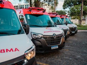 Governador entrega ambulâncias e confirma construção da nova sede do Samu em Maceió