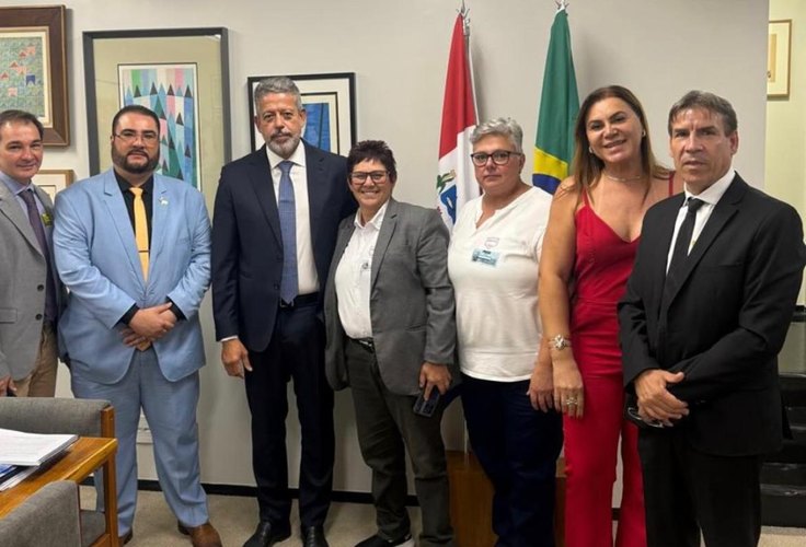 Autoescolas procuram Lira para frear projeto de Renan que libera aulas por CNH