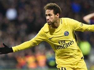 Torcida do PSG publica livro com bastidores da negociação de Neymar