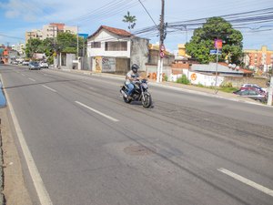 Obras de reparo asfáltico interditam trecho da Avenida Gustavo Paiva nesta sexta (14)