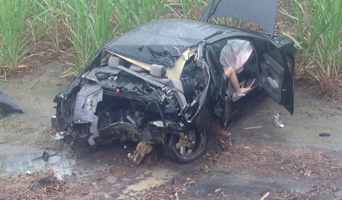 Motorista perde o controle do veículo e capota em trecho da AL-220