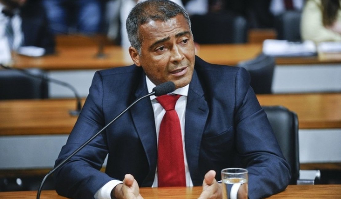 Romário é eleito presidente da CPI do Futebol