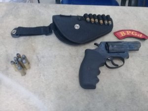 Polícia prende homem por porte de arma no Gama Lins, em Maceió