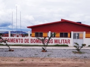 Incêndios em residência e vegetação mobilizam militares dos bombeiros no Sertão de AL