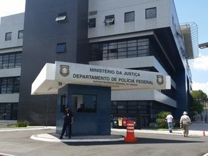 PF faz operação contra entidades sociais suspeitas de desviar recursos no Paraná