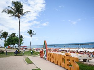 Falta de água prejudica empresários, moradores e turistas na praia do Francês
