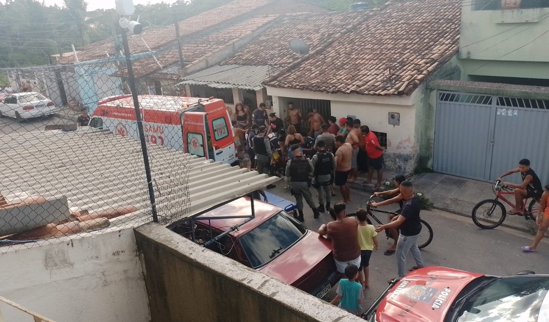 Homem é esfaqueado em frente a sua casa no bairro do Ouro Preto