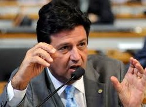 Mandetta diz que foi pressionado por dois médicos a editar protocolo de cloroquina