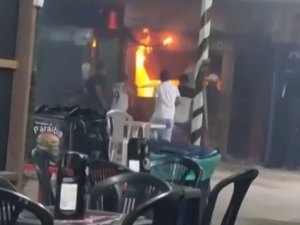 Lanchonete pega fogo e mobiliza funcionários em food park na cidade de Satuba