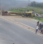 Vídeo mostra momento em que carreta tomba, pega fogo e deixa mortos na Rota do Mar