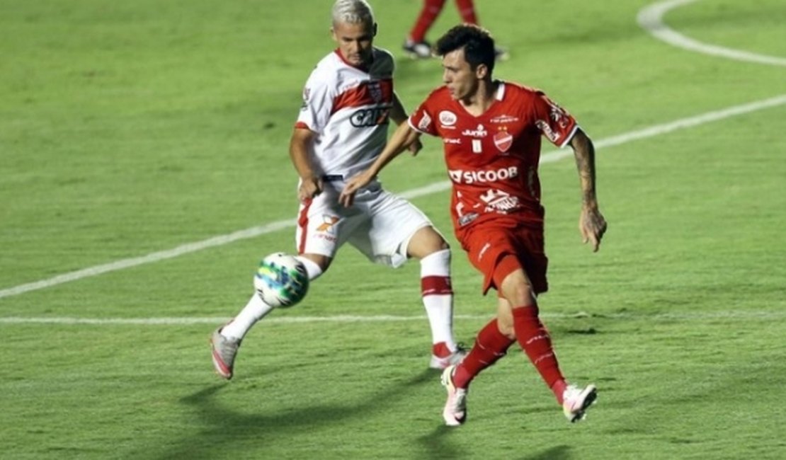 CRB vira no final e vence Vila Nova em Goiânia