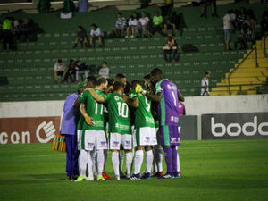 Guarani bate o CRB em Campinas e respira na Série B do Brasileiro