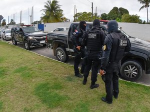 Estabelecimentos comerciais em três bairros de Maceió foram alvos de operação