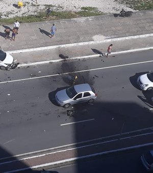 [Vídeo] Acidente envolvendo dois carros deixa quatro pessoas feridas no Pontal da Barra