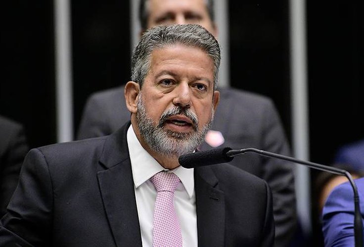 Arthur Lira apresenta projeto que pode suspender mandato de deputados ‘brigões’