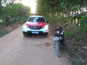 Motocicleta furtada é abandonada na zona rural de Arapiraca