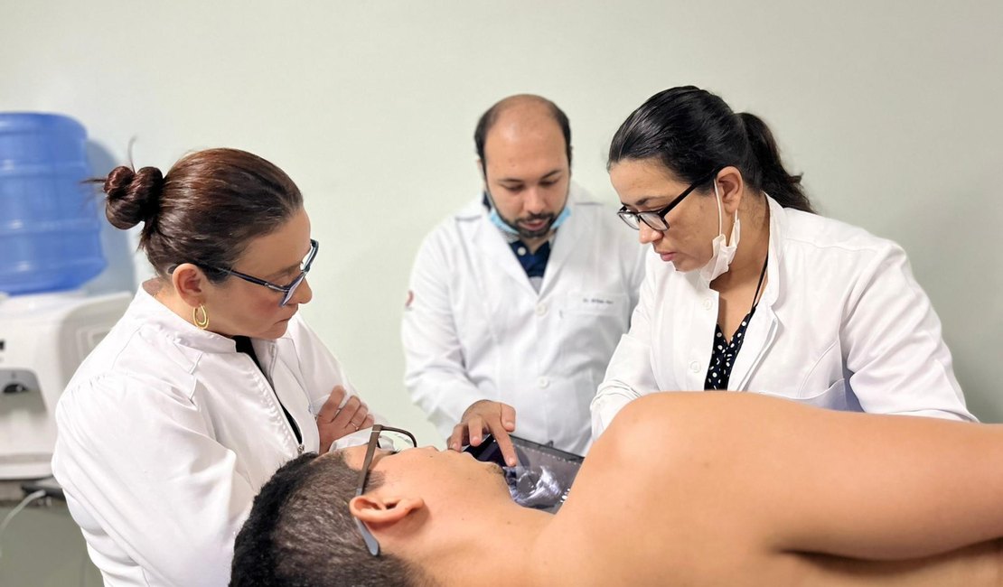 Residentes em Medicina de Emergência são treinados em equipamento para diagnósticos céleres