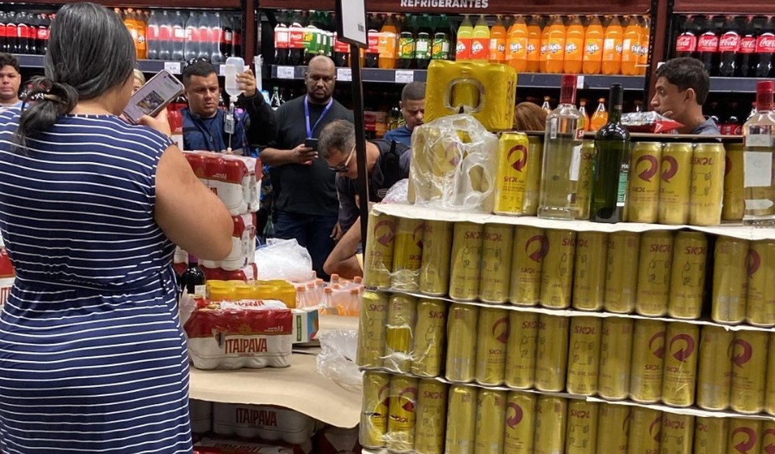 Trabalhador é atingido por empilhadeira em supermercado no bairro Trapiche da Barra