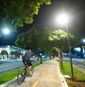 Instalação de postes é concluída nas ciclovias da Fernandes Lima e Durval de Góes Monteiro