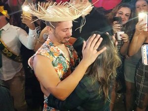 Simone, da dupla com Simaria, emociona Carlinhos Maia ao aparecer na festa dele