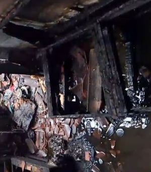 [Vídeo] Família que perdeu casa em incêndio mobiliza campanha para reconstruir imóvel em Arapiraca