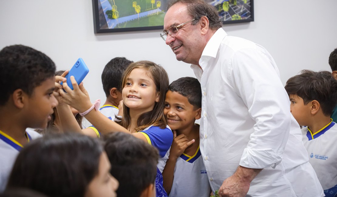 Crianças de escolas municipais realizam sonho de visitar o Centro Administrativo de Arapiraca