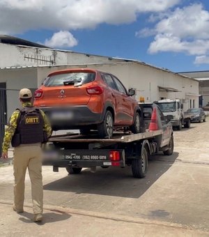 DMTT recupera veículo com registro de furto na Ponta Verde, em Maceió
