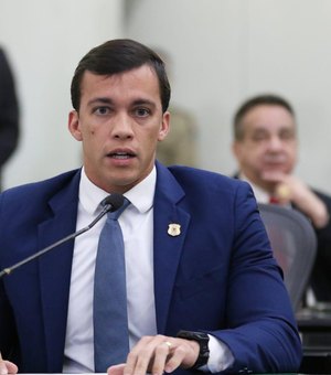 Deputado Leonam Pinheiro apoia bônus para educação e cobra melhorias nas escolas estaduais