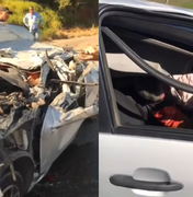 [Vídeo] Motorista fica preso às ferragens após acidente entre carro e caminhão em Rio Largo