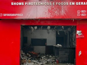 Veja estrago deixado por incêndio em loja de fogos de artifício em Arapiraca