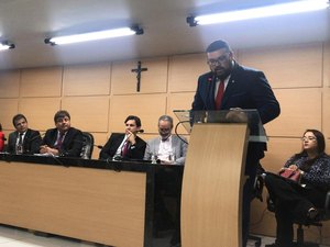 Câmara de Arapiraca debate sobre golpe do falso diploma