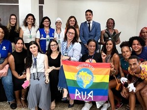 Órgãos públicos promovem encontro com mulheres trans e se comprometem para garantir direitos