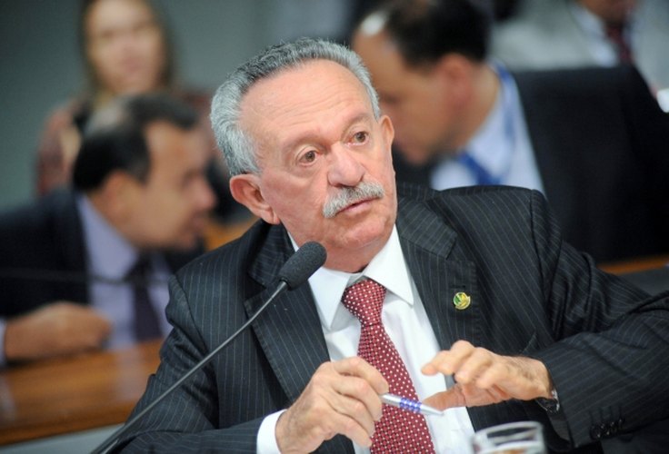 Senador alagoano diz que só a reforma pode restaurar a confiança do eleitor