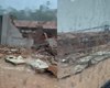 [Vídeo] Chuva forte: muro de centro educacional desaba ao lado de fábrica na Mangabeiras