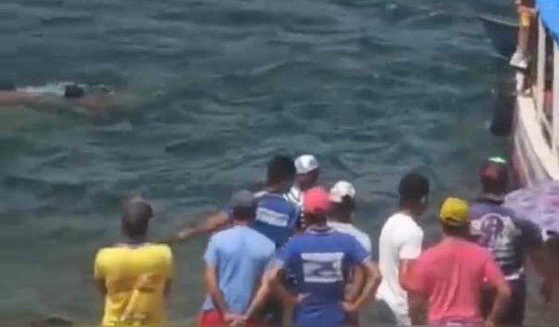 [Vídeo] Carro cai no Rio São Francisco, na divisa entre Alagoas e Sergipe