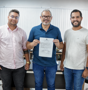 [Vídeo] Prefeito de Feira Grande garante avanços na educação com a repactuação e retomada de creches