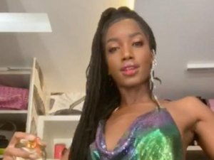 Iza se junta a outras famosas pretas e adere à desafio viral de beleza natural à montação