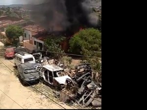 Incêndio em oficina mecânica atinge grandes proporções em União dos Palmares