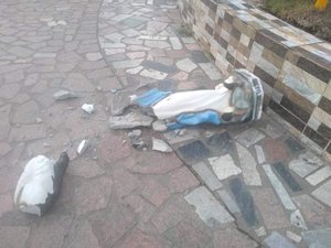 Imagem de Nossa Senhora das Graças é quebrada em praça de São Luís do Quitunde 