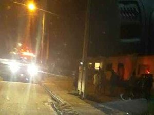 Homem esfaqueia e ateia fogo na casa da ex-companheira 