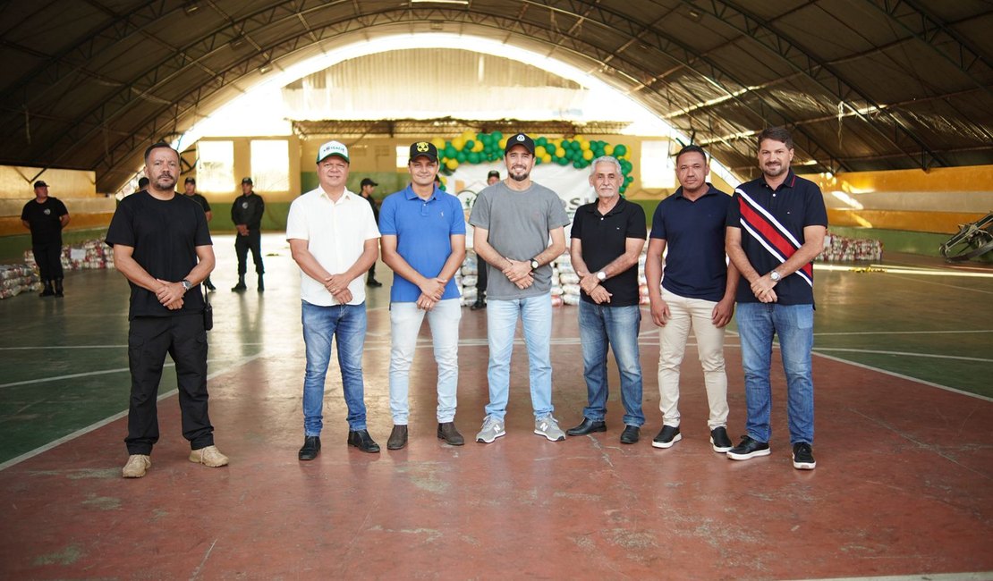 Prefeito Petrúcio Barbosa distribui mais de 30 toneladas de alimentos para famílias de Igaci