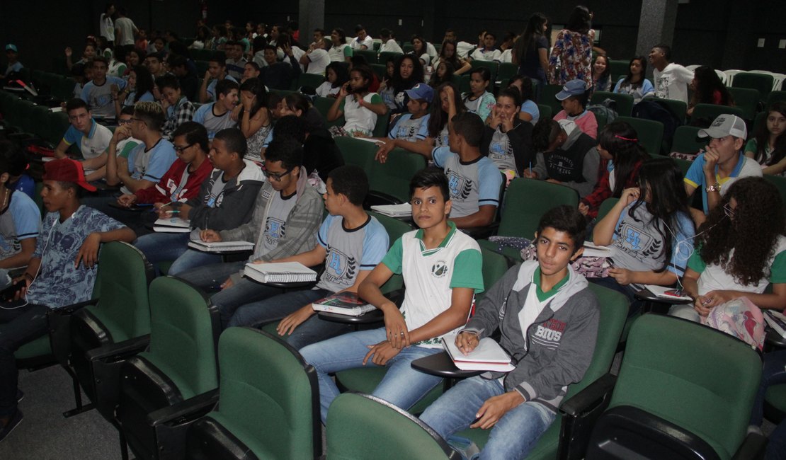 Alunos da rede municipal são preparados para avaliação Prova Brasil 