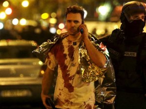 Vídeo mostra desespero de pessoas fugindo de ataque em Paris