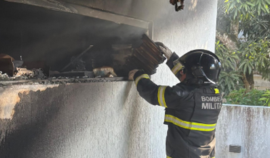 Incêndio atinge residência localizada no bairro Itapoã, em Arapiraca
