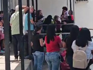 [Vídeo] Ambulatório será fechado para reforma e moradores protestam, em Maceió