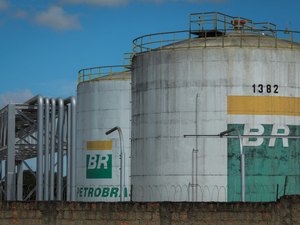 Petrobras sobe R$ 0,07 o litro da gasolina para as distribuidoras