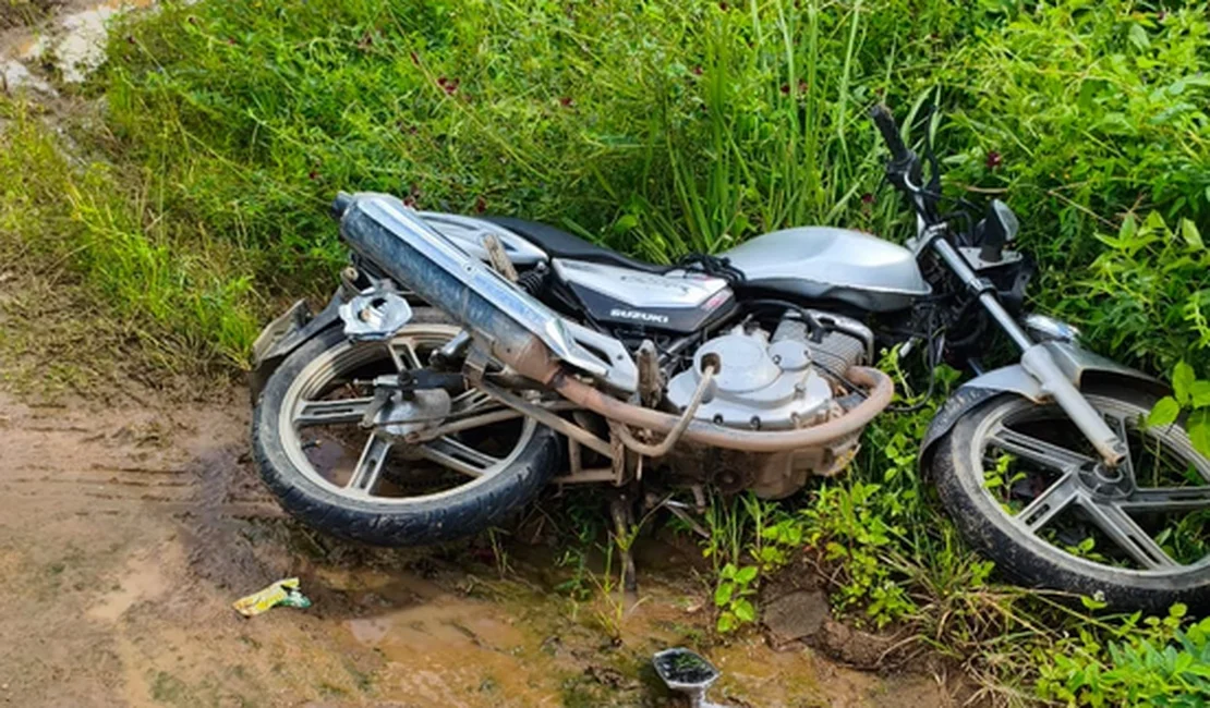 Homem fica ferido após acidente de moto na AL-115, em Lagoa da Canoa