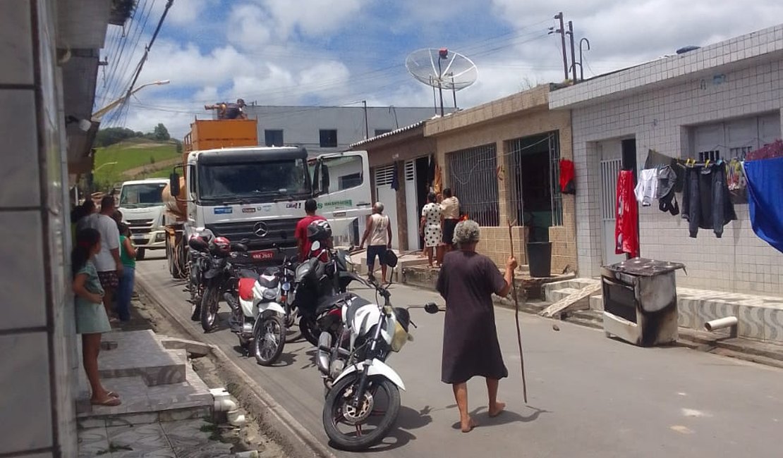 Botijão de gás pega fogo e incendia residência em Matriz de Camaragibe