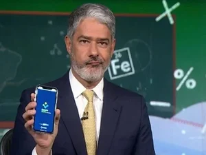 William Bonner se frustra com app ConecteSUS e vira meme: “Tá travado”