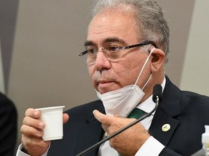 Ministério da Saúde diz que hidroxicloroquina é segura, mas vacinas não; nota técnica contraria OMS e cientistas